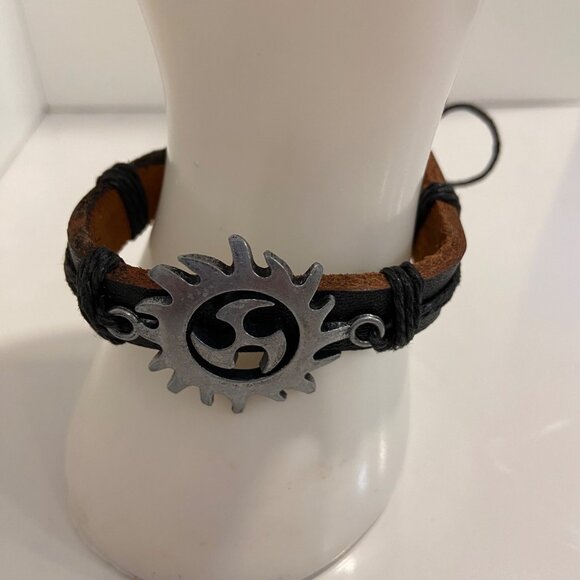 Handmade Leather & Cord Bracelet With Metal Tribal Sun Pendant Adjustable F - Picture 1 of 8